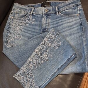 Elegant Floral Embroidered Blue Skinny Jeans